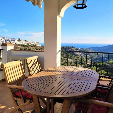 Lovely 2 Bedroom Apartment With Sea View, Фрихилиана Экстерьер фото